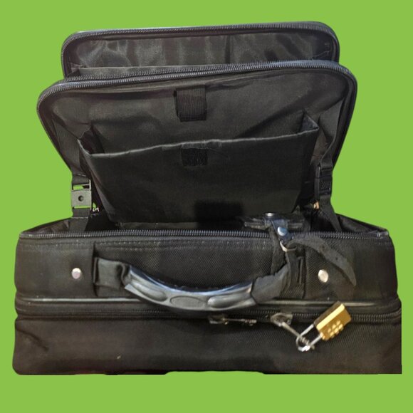 Deluxe TUMI 2-wheeled Laptop Brief Travel Case  - Gently Used - Great Condition - Picture 11 of 12